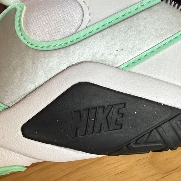 Nike Essential 2 Women's White and Mint Green Sneakers - Size 8.5 - Picture 2 of 10